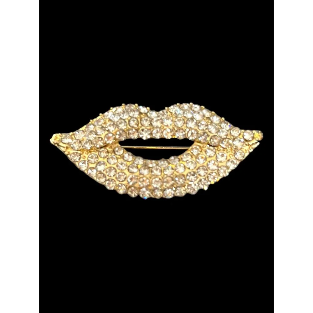 Glamorous Crystal Lips Brooch Pin - Sparkling Rhinestone Design